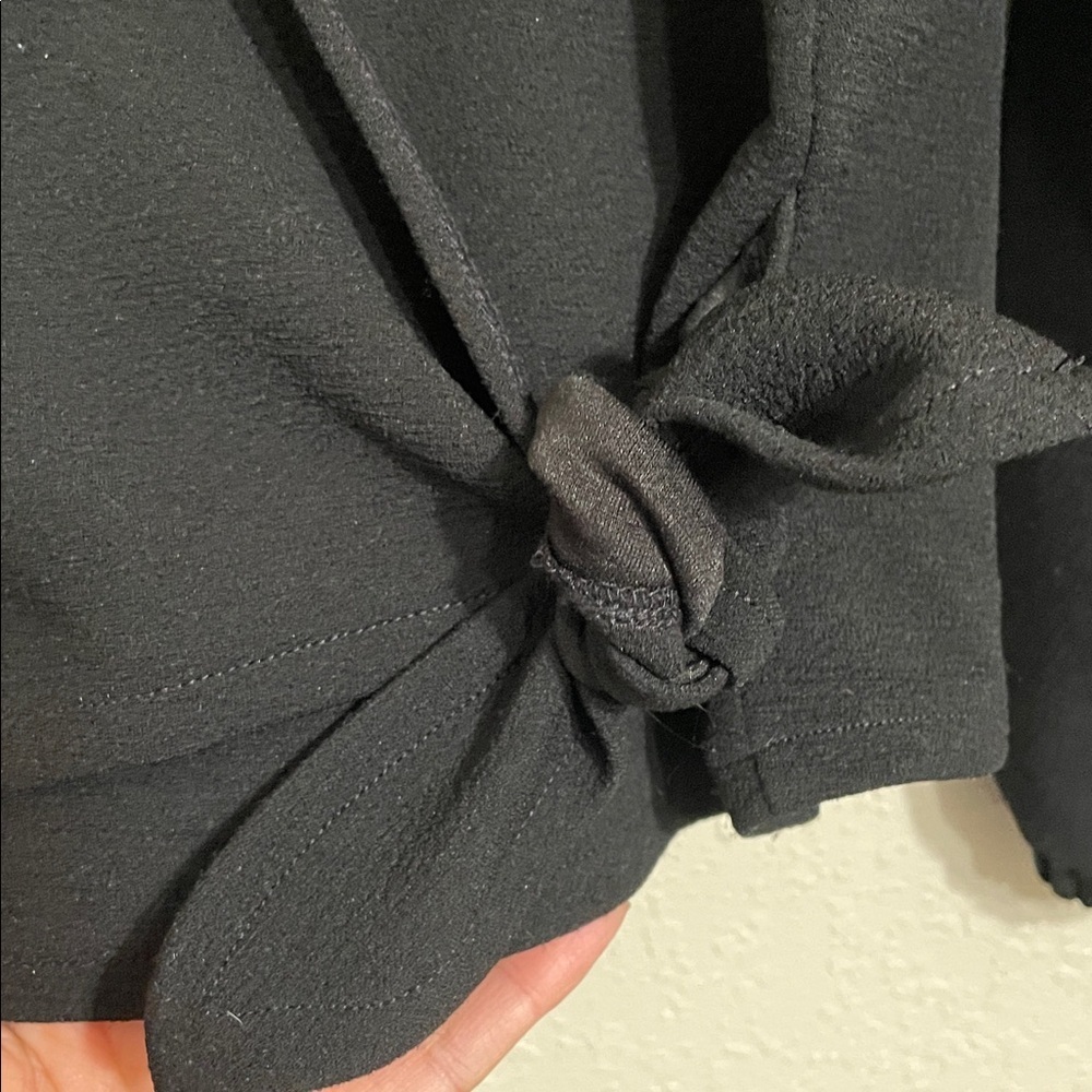 Madewell texture and thread Black V-Neck faux wrap top - Picture 5 of 7